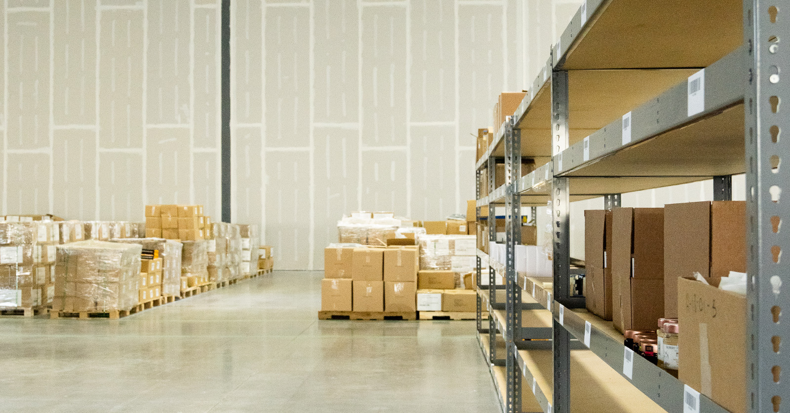 Adaptive spaces, mean your products are guaranteed to have the storage capabilities they need. Make sure that your Amazon partner's warehousing and logistics spaces are right for your product, even in busy seasons.